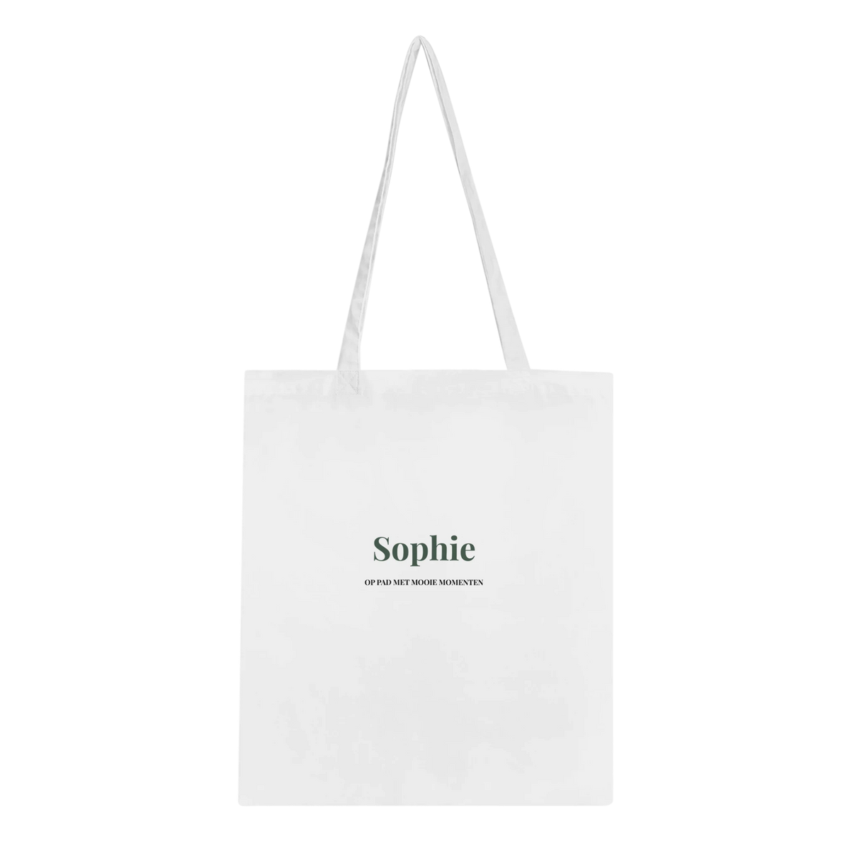 Witte katoenen tas met de voorbeeldnaam Sophie en de tekst Op pad met mooie momenten, vooraanzicht